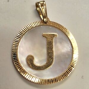 💕18k Gold J Initial Mother Of Pearl Pendant